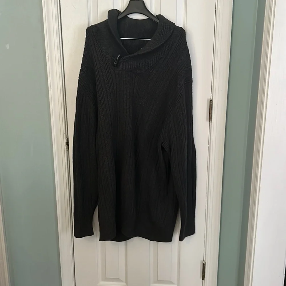 Men’s long sleeve sweater